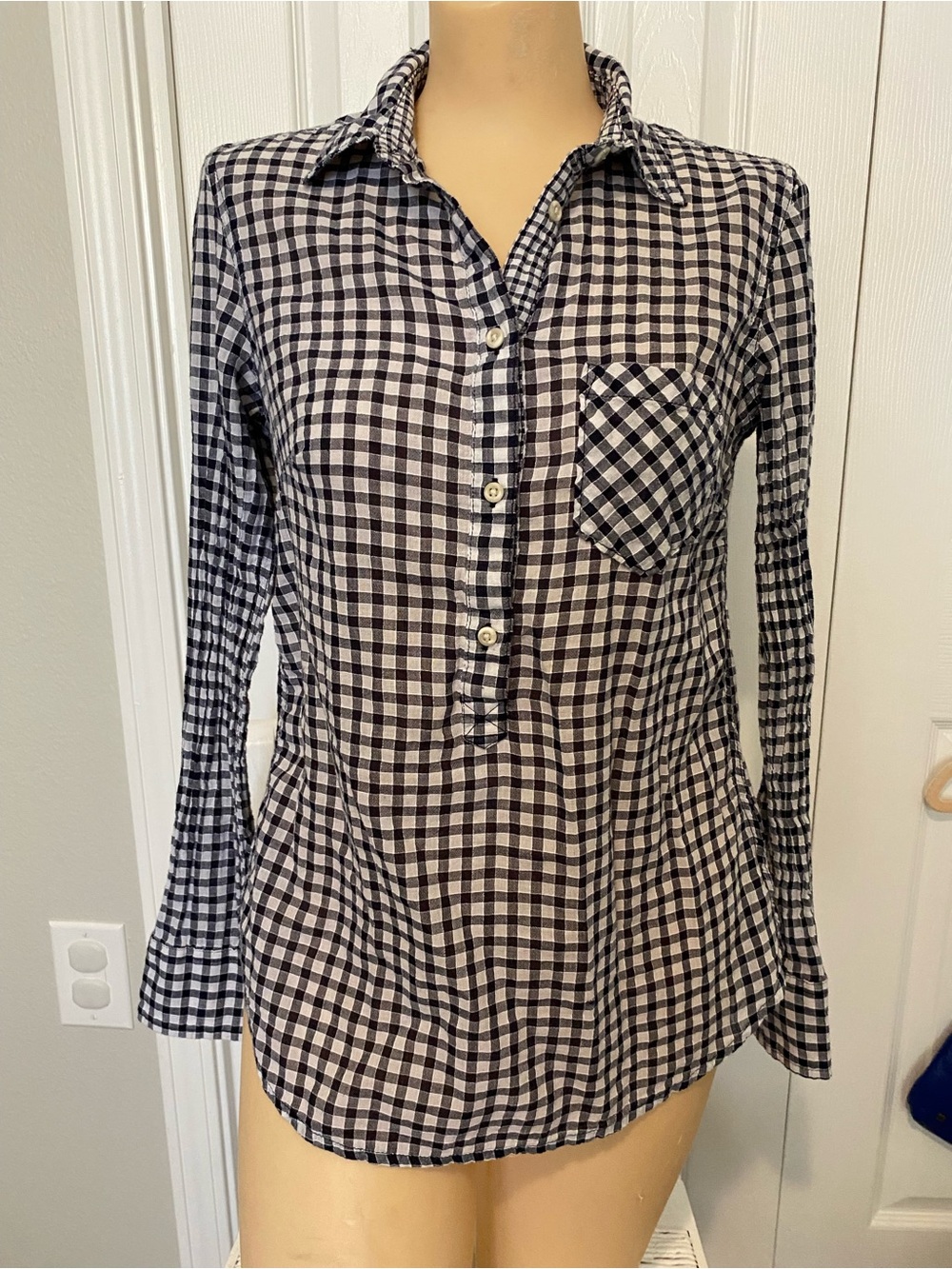 Merona Gingham Button-Down Shirt
100% cotton size xs - Picture 1 of 6